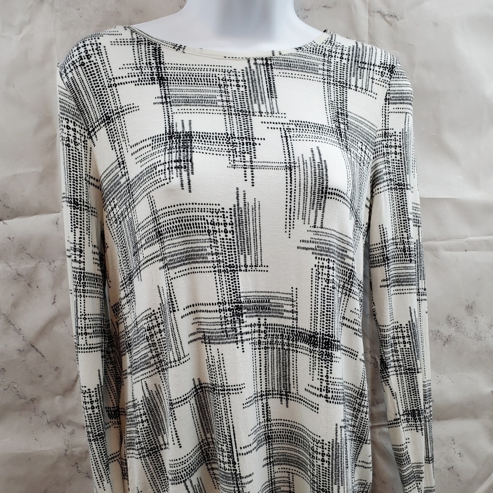 🦄 APT 9 Size Small Black & White Long Sleeve